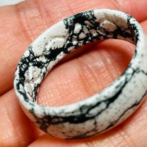 🎁Groove White Marble Silicone Ring (Size: 13)
